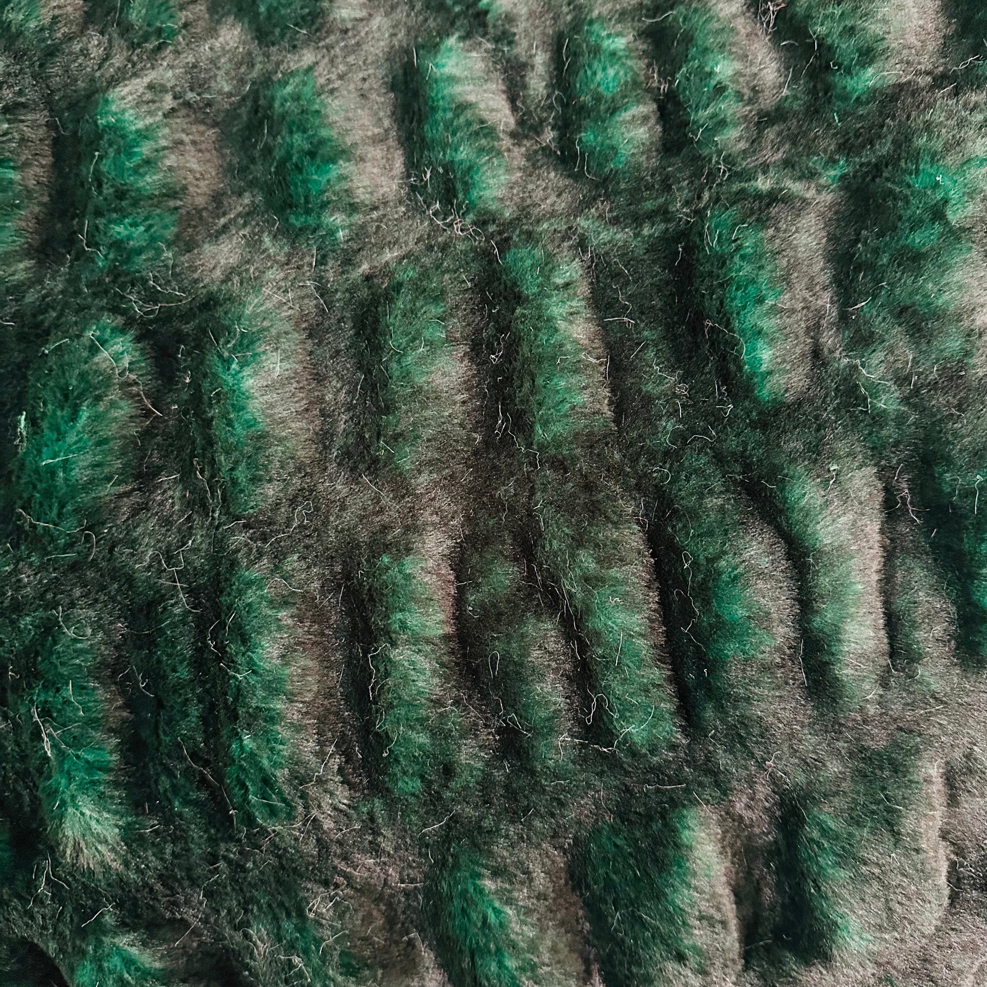 Luxurious Emerald Green Plush Pelt Faux Fur Throw Blanket: Indulge in Ethical Comfort & Vibrant Style