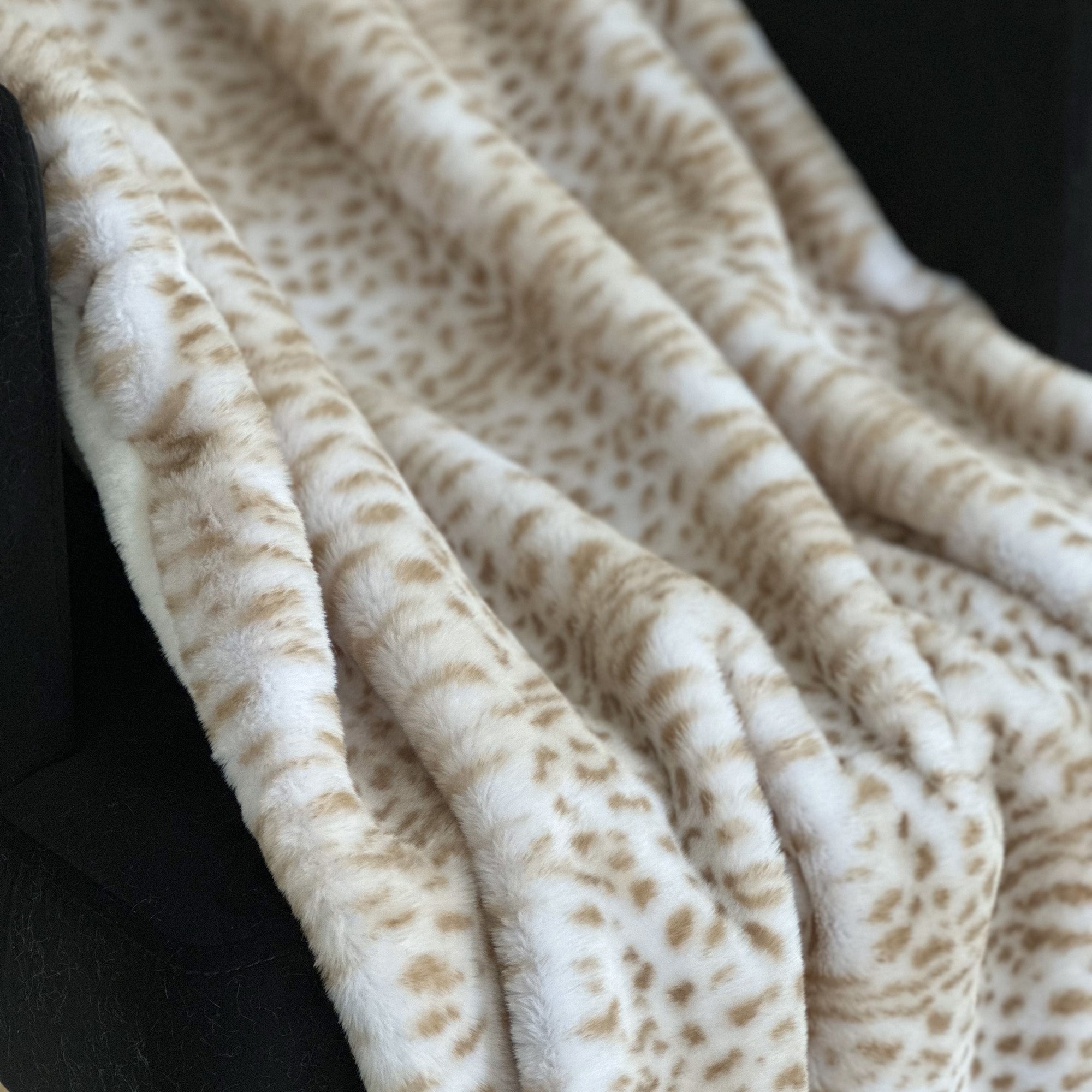 Brown Taupe Savannah Cat Faux Fur Luxury Throw Blanket