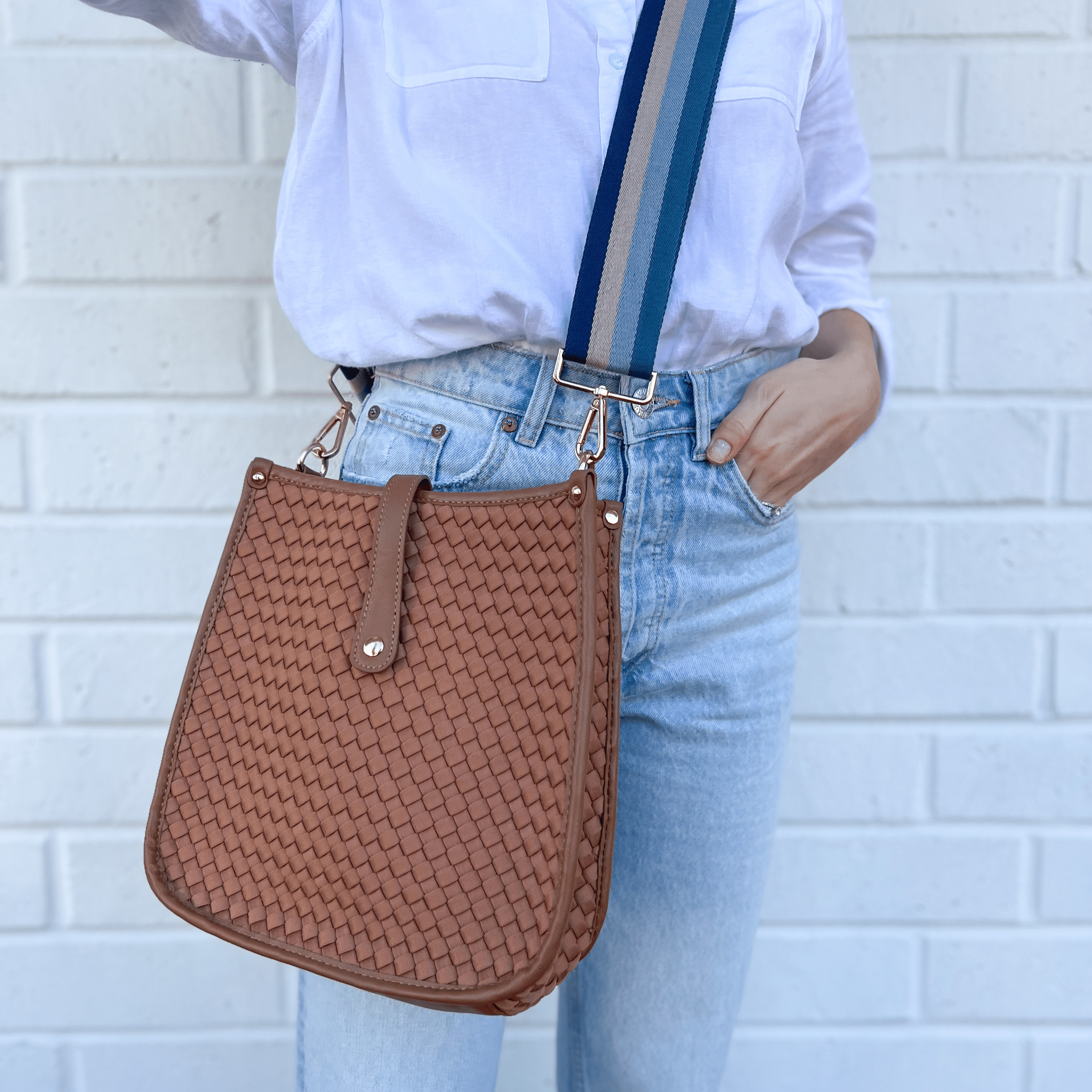 Lea Woven Neoprene Courier Bag: Customizable Style &amp; Effortless Organization