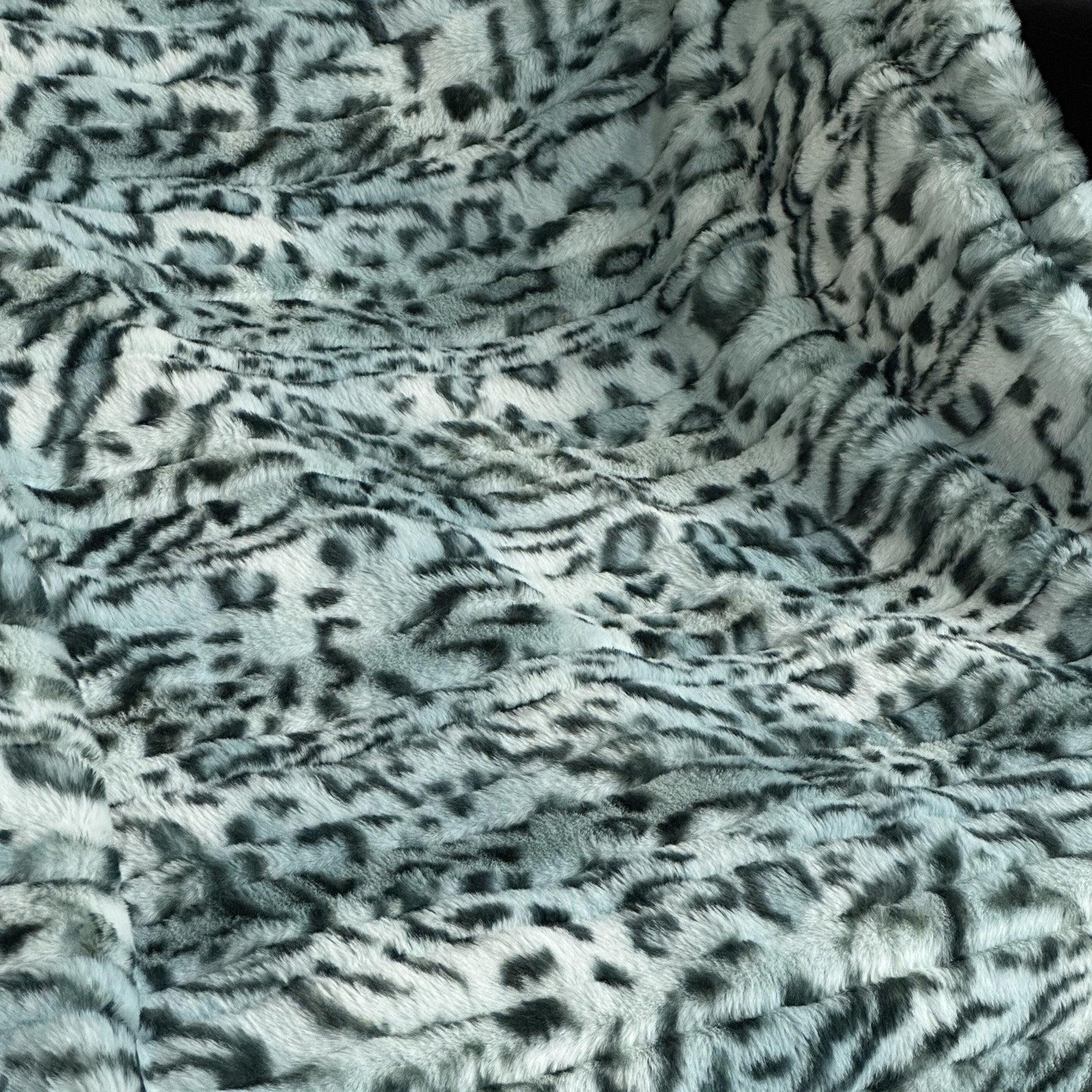 Green Luxe Lash Faux Fur Luxury Throw Blanket